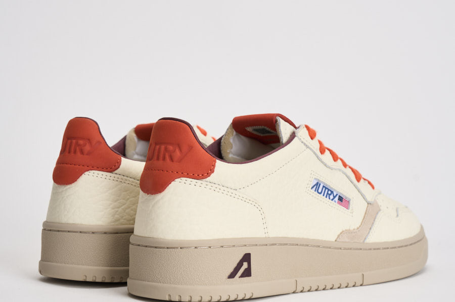 Sneakers uomo Medalist Low bianca e arancione AULM NE17 AUTRY 