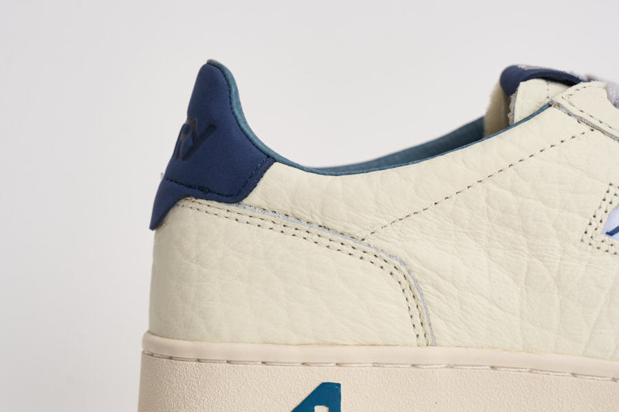 Sneakers uomo Medalist Low panna e blu AULM NE20 AUTRY 