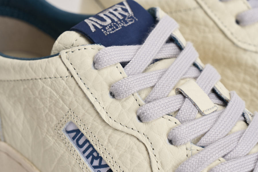 Sneakers uomo Medalist Low panna e blu AULM NE20 AUTRY 