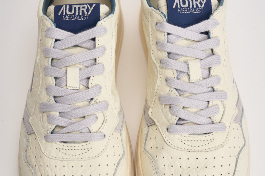 Sneakers uomo Medalist Low panna e blu AULM NE20 AUTRY 