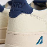 Sneakers uomo Medalist Low panna e blu AULM NE20 AUTRY 