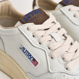 Sneakers Medalist Low donna bianche e moro AULW HJ03 AUTRY 