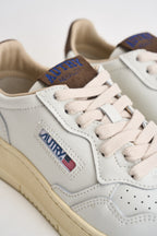 Sneakers Medalist Low donna bianche e moro AULW HJ03 AUTRY 