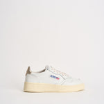 Sneakers donna Medalist Low bianca e oro AULW LL06 AUTRY 