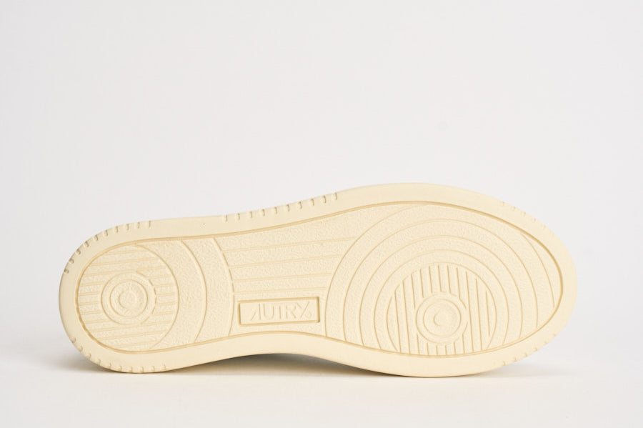Sneakers donna Medalist Low bianca e oro AULW LL06 AUTRY 