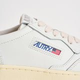 Sneakers donna Medalist Low bianca e oro AULW LL06 AUTRY 