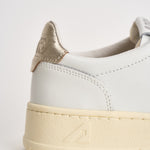 Sneakers donna Medalist Low bianca e oro AULW LL06 AUTRY 
