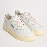 Sneakers donna Medalist Low bianca e oro AULW LL06 AUTRY 
