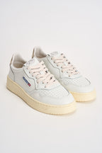 Sneakers donna Medalist Low bianca e oro AULW LL06 AUTRY 