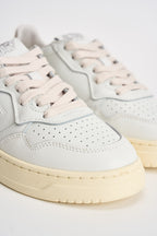 Sneakers donna Medalist Low bianca e oro AULW LL06 AUTRY 