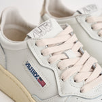 Sneakers donna Medalist Low bianca e oro AULW LL06 AUTRY 