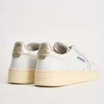 Sneakers donna Medalist Low bianca e oro AULW LL06 AUTRY 