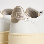 Sneakers donna Medalist Low bianca e oro AULW LL06 AUTRY 