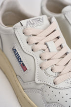 Sneakers donna Medalist Low bianca AULW LL15 AUTRY 