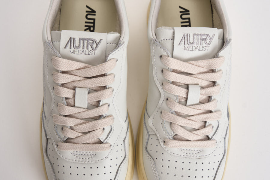 Sneakers donna Medalist Low bianca AULW LL15 AUTRY 