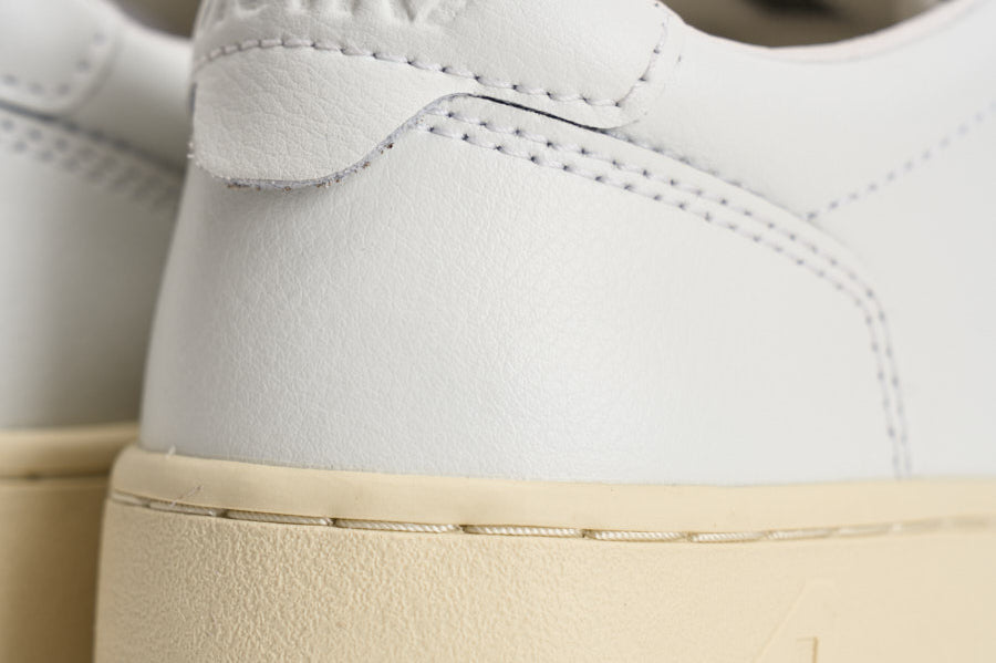 Sneakers donna Medalist Low bianca AULW LL15 AUTRY 