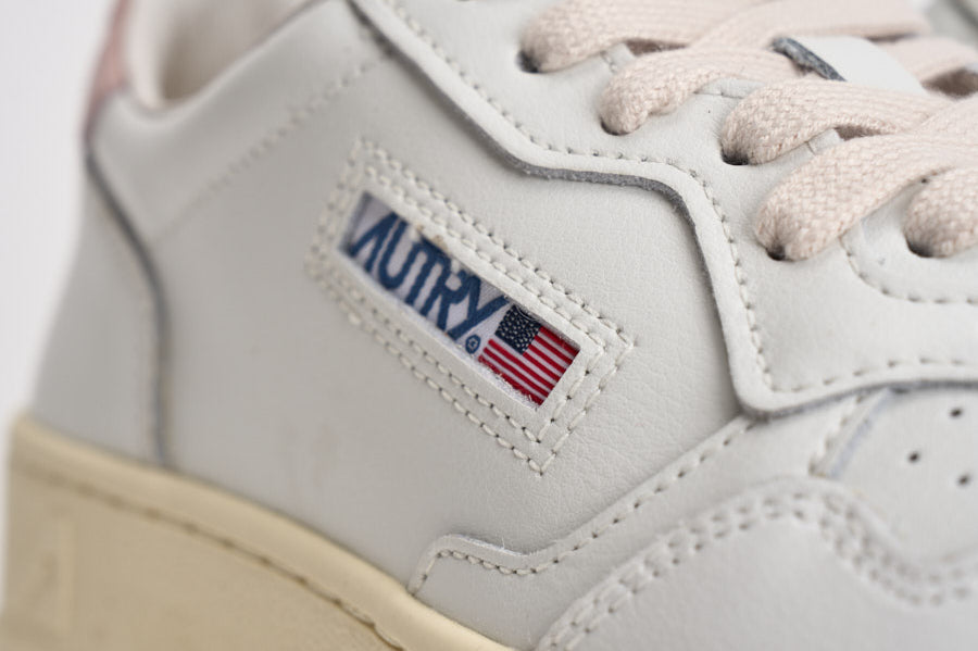 Sneakers Medalist Low donna bianca e rosa AULW LL16 AUTRY 