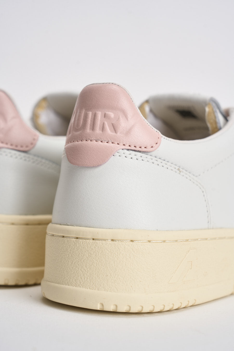 Sneakers Medalist Low donna bianca e rosa AULW LL16 AUTRY 
