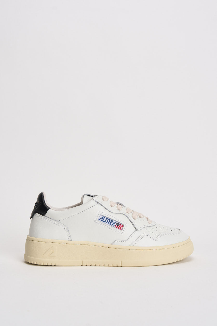 Sneakers donna Medalist bianca e nera AULW LL22 AUTRY 
