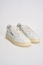 Sneakers donna Medalist bianca e nera AULW LL22 AUTRY 
