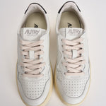 Sneakers donna Medalist bianca e nera AULW LL22 AUTRY 