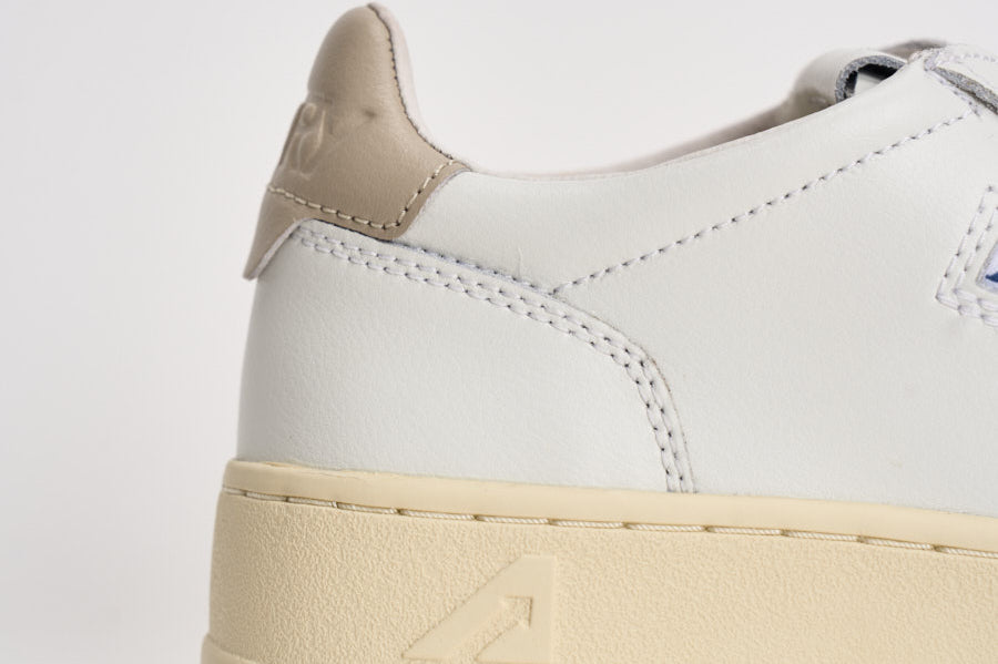 Sneakers Medalist donna bianca e sabbia AULW LL27 AUTRY 