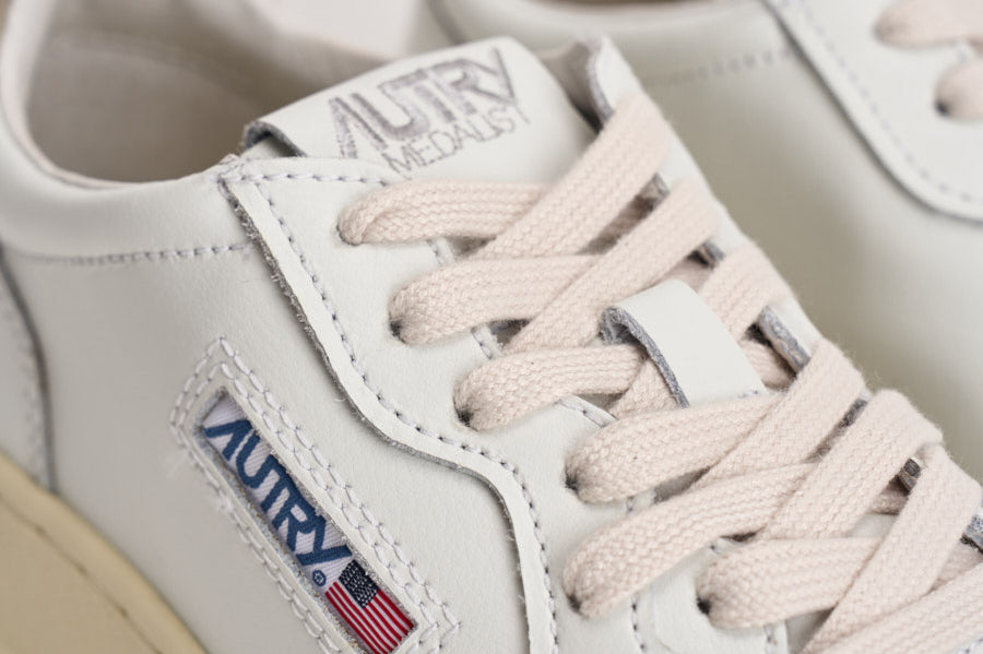 Sneakers Medalist donna bianca e sabbia AULW LL27 AUTRY 