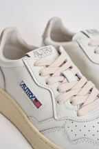 Sneakers Medalist donna bianca e sabbia AULW LL27 AUTRY 