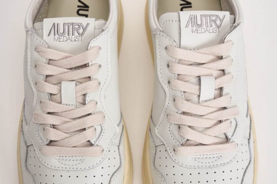 Sneakers Medalist donna bianca e sabbia AULW LL27 AUTRY 