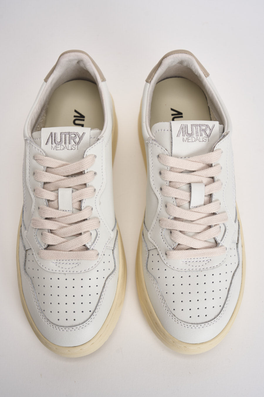 Sneakers Medalist donna bianca e sabbia AULW LL27 AUTRY 