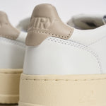 Sneakers Medalist donna bianca e sabbia AULW LL27 AUTRY 
