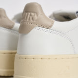 Sneakers Medalist donna bianca e sabbia AULW LL27 AUTRY 