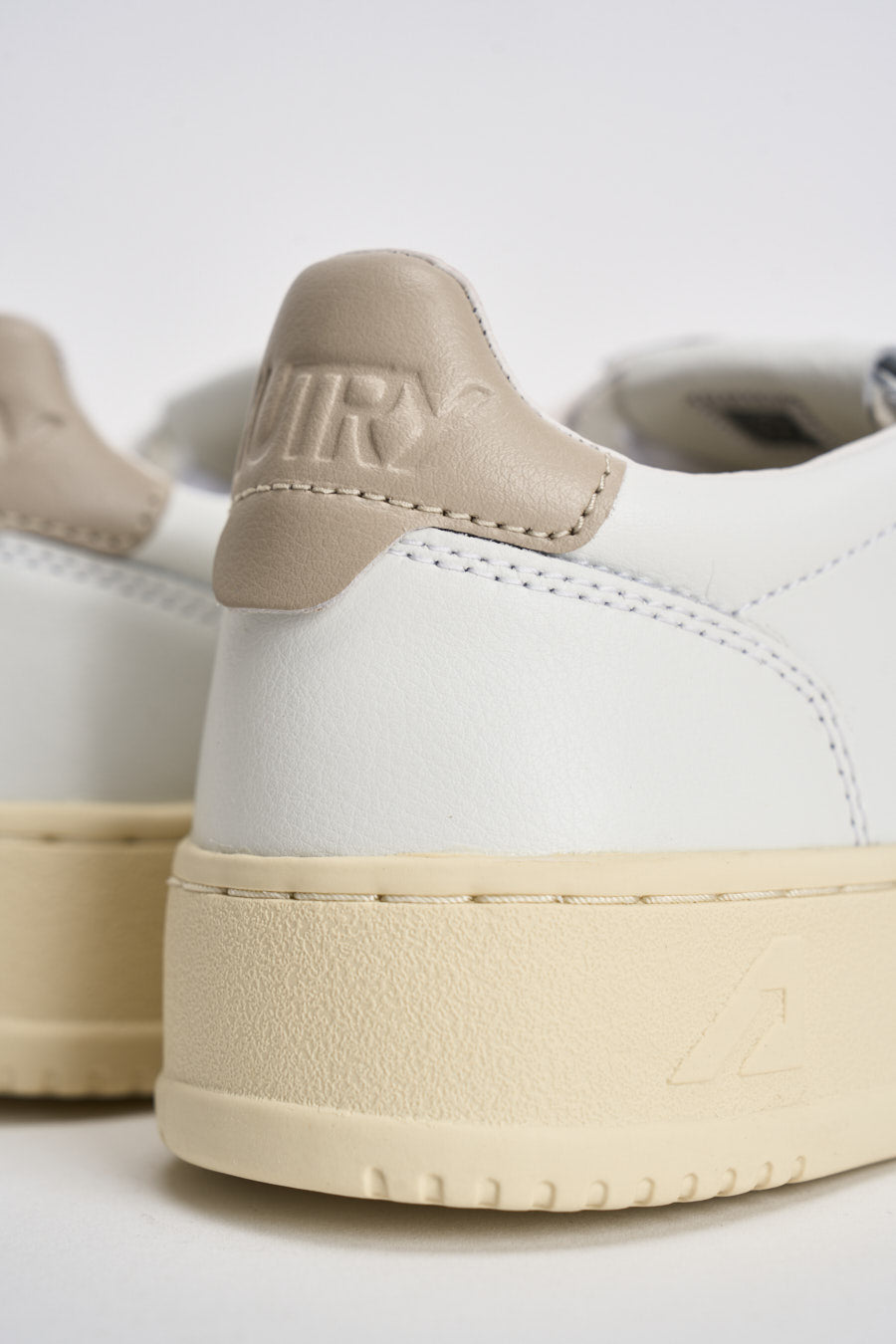 Sneakers Medalist donna bianca e sabbia AULW LL27 AUTRY 