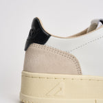 Sneakers donna medalist low in suede e nera AULW LS21 AUTRY 