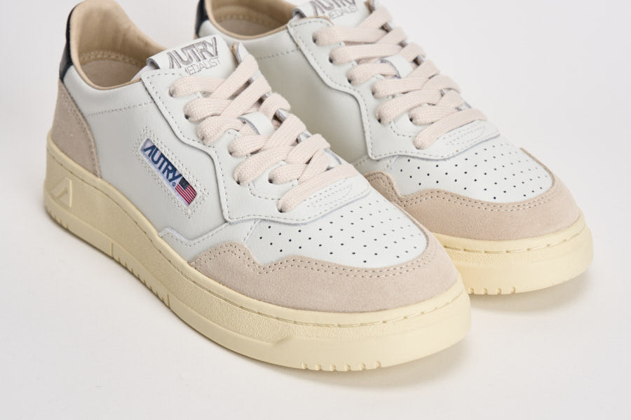 Sneakers donna medalist low in suede e nera AULW LS21 AUTRY 
