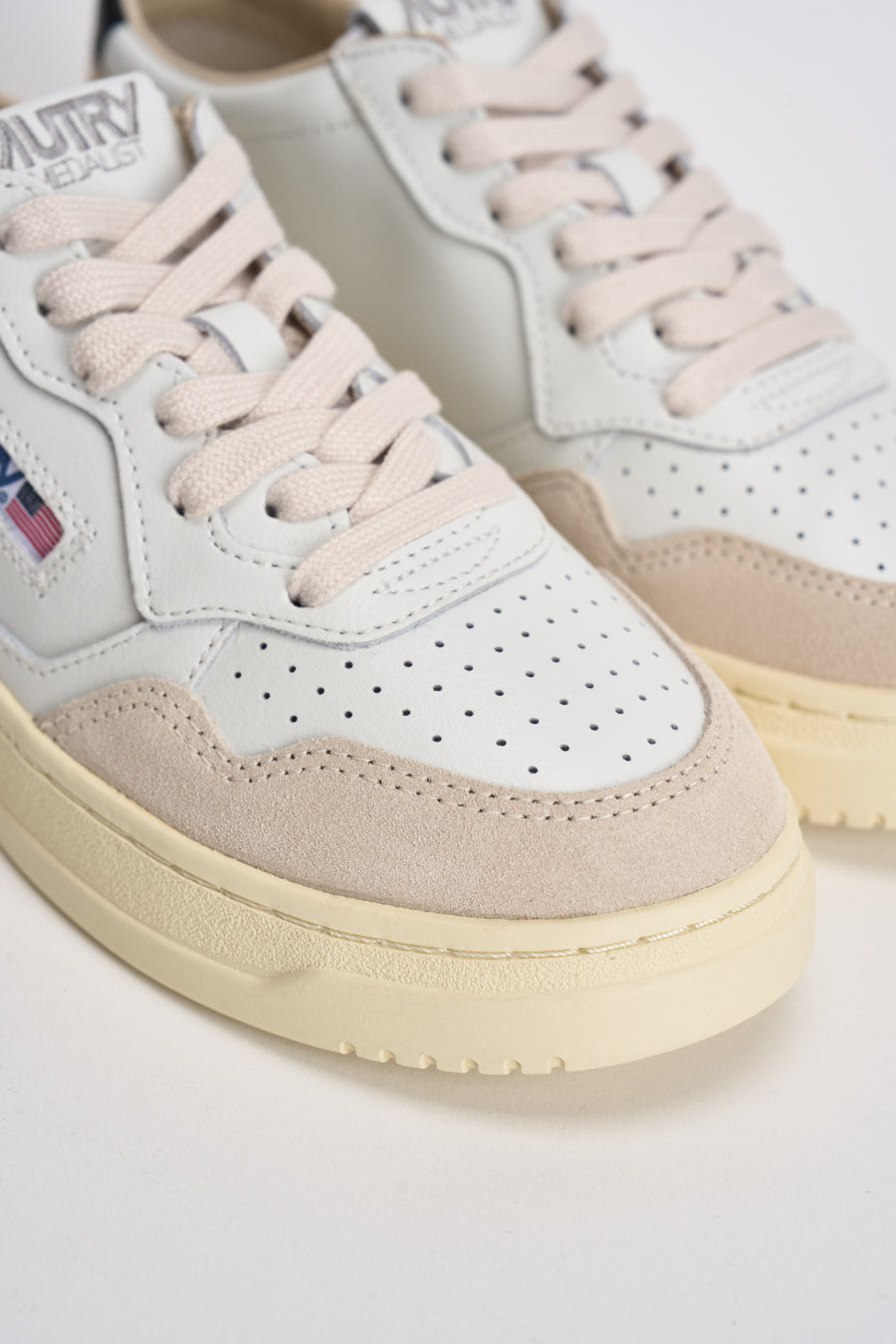 Sneakers donna medalist low in suede e nera AULW LS21 AUTRY 