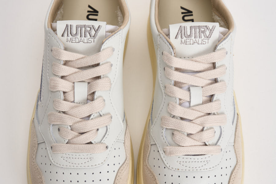 Sneakers donna medalist low in suede e nera AULW LS21 AUTRY 