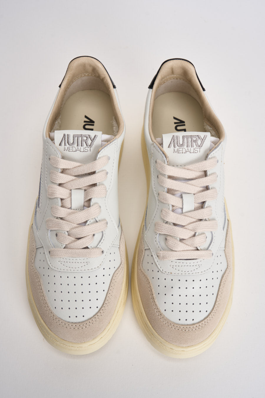 Sneakers donna medalist low in suede e nera AULW LS21 AUTRY 