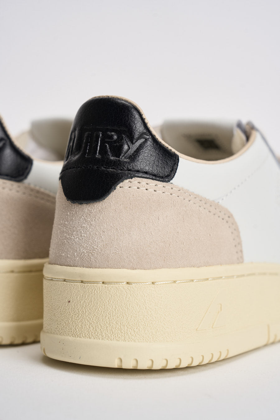 Sneakers donna medalist low in suede e nera AULW LS21 AUTRY 