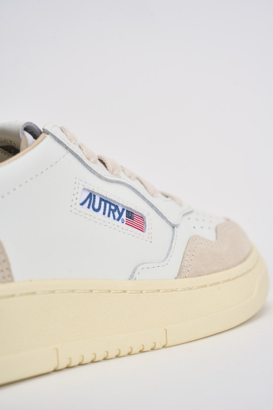 Sneakers donna medalist low in suede e nera AULW LS21 AUTRY 