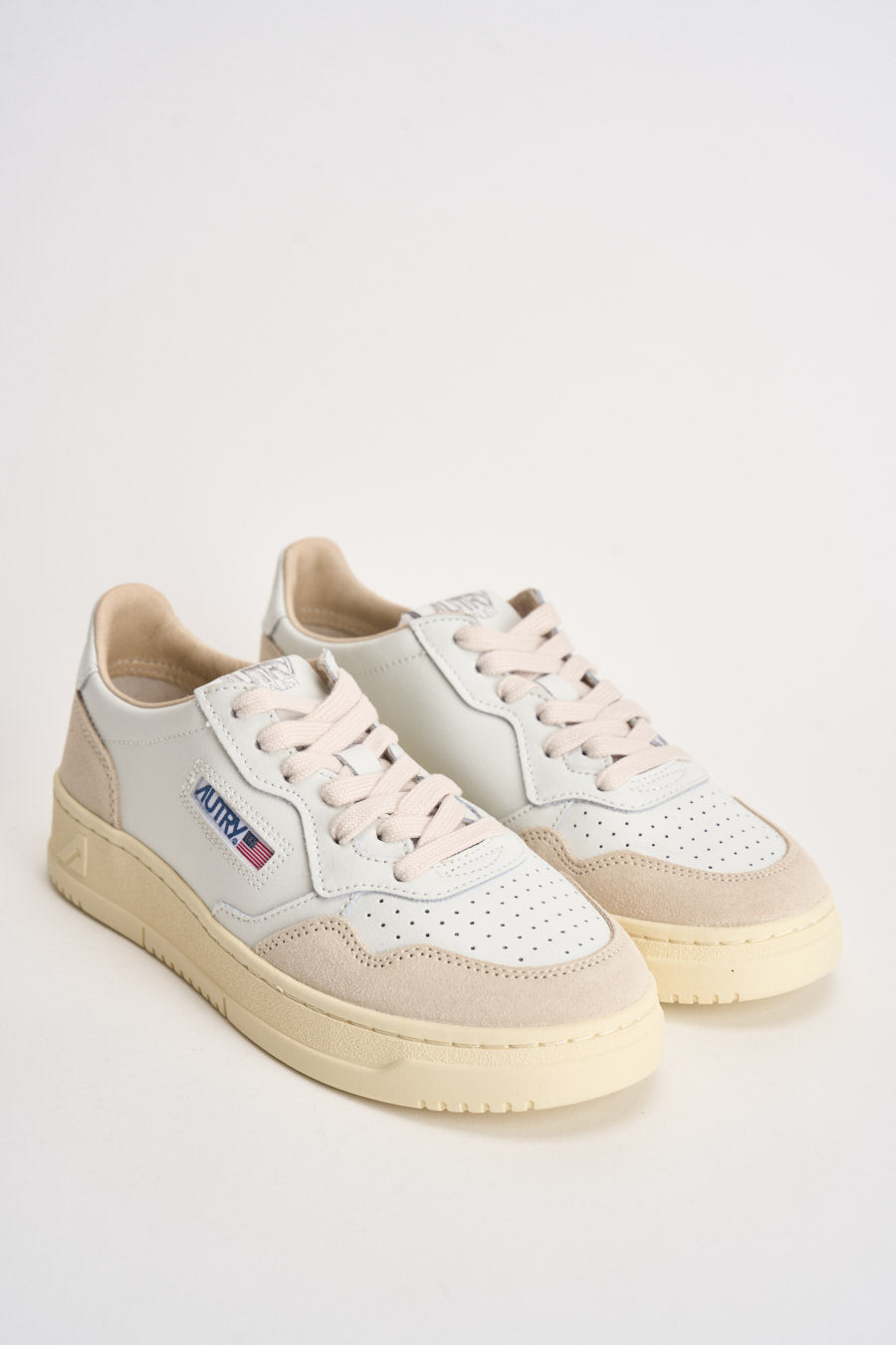 Sneakers donna Medalist Low in suede bianca e panna AULW LS33 AUTRY 