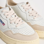 Sneakers donna Medalist Low in suede bianca e panna AULW LS33 AUTRY 