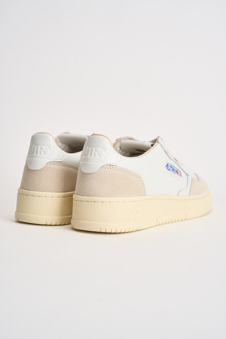 Sneakers donna Medalist Low in suede bianca e panna AULW LS33 AUTRY 