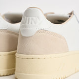 Sneakers donna Medalist Low in suede bianca e panna AULW LS33 AUTRY 