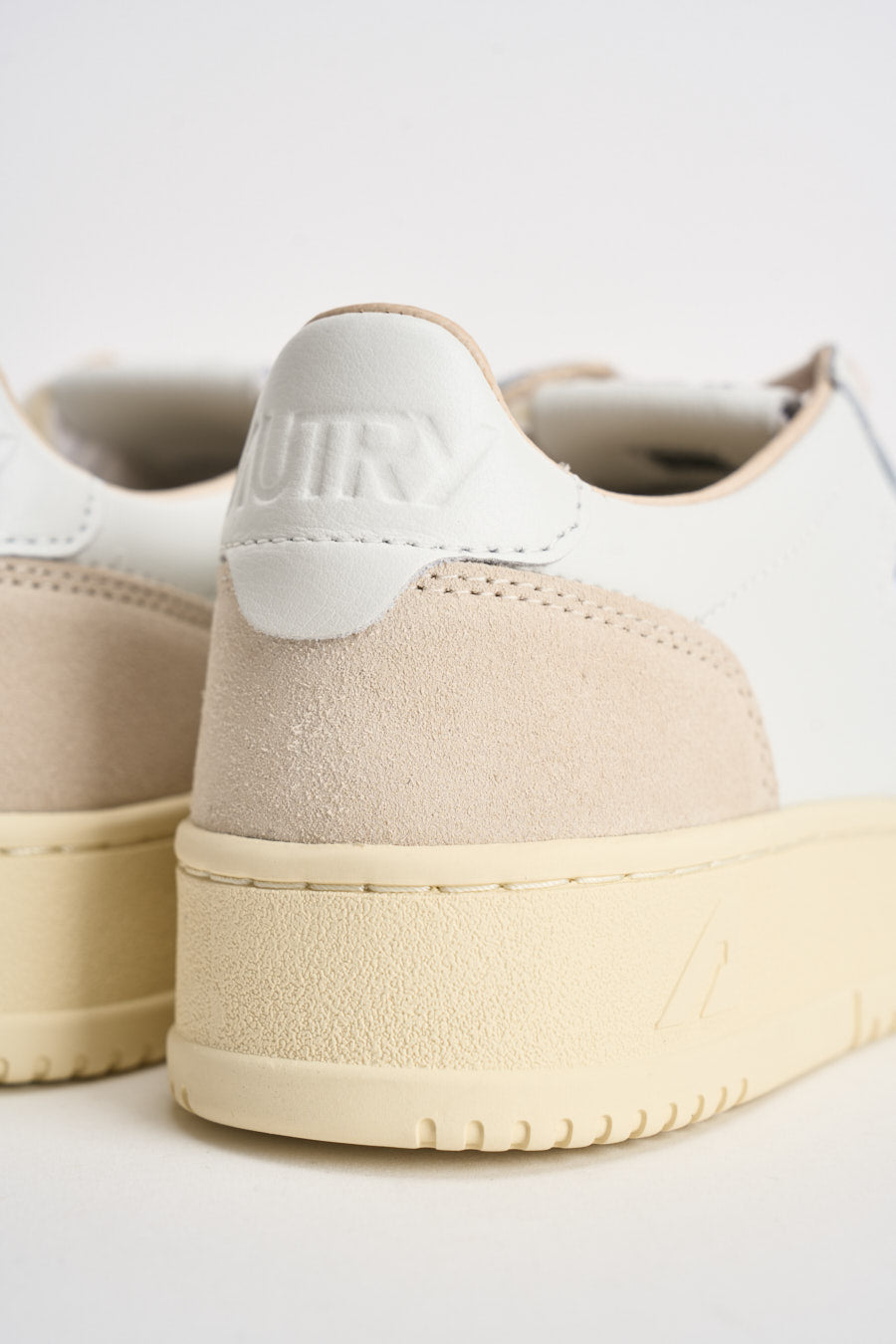 Sneakers donna Medalist Low in suede bianca e panna AULW LS33 AUTRY 