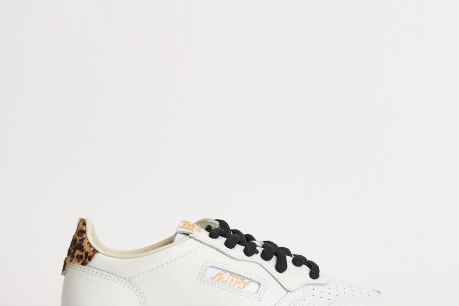 Sneakers donna Medalist Low bianca e animalier AULW OC02 AUTRY 