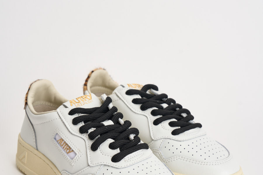 Sneakers donna Medalist Low bianca e animalier AULW OC02 AUTRY 