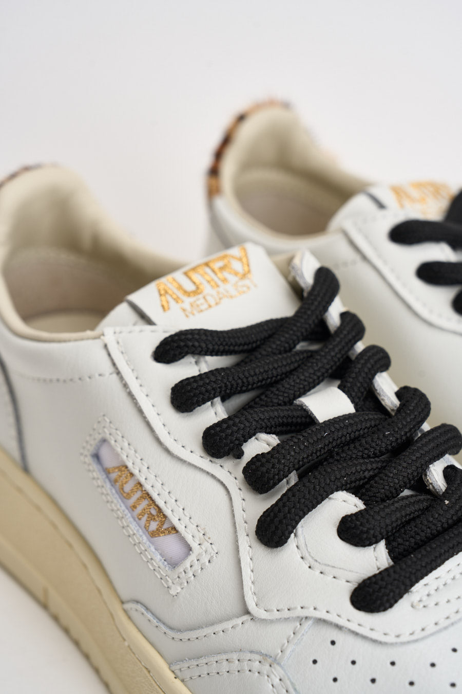 Sneakers donna Medalist Low bianca e animalier AULW OC02 AUTRY 