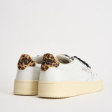 Sneakers donna Medalist Low bianca e animalier AULW OC02 AUTRY 