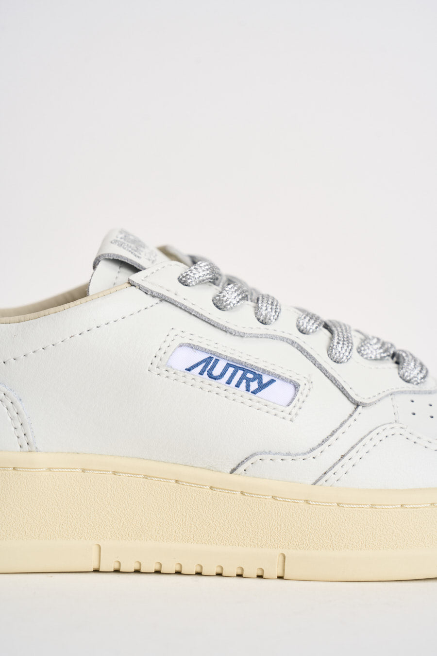 Sneakers donna Medalist bianca e cipria AULW SW03 AUTRY 